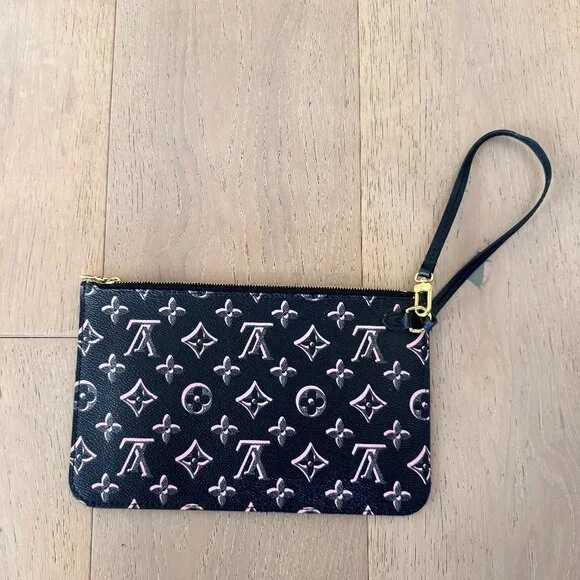 Louis Vuitton Monogram 'Fall For You' Black Pink Wristlet Neverfull MM Pouch LE - Picture 2 of 11